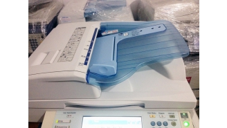 Nên mua máy photocopy màu hay máy trắng đen?
